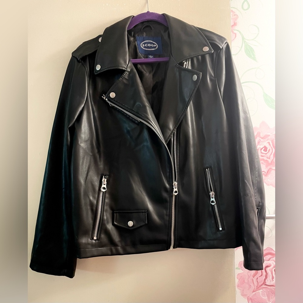 Scoop NYC Black Faux Leather Moto Jacket
SIZE LARGE / 12-14    **LIKE NEW**